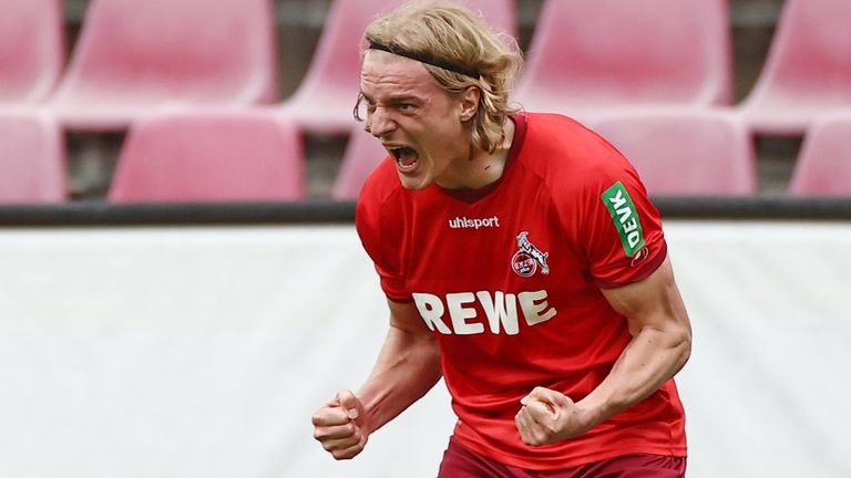 Matchwinner Sebastiaan Bornauw köpft den 1. FC Köln in die Relegation. 