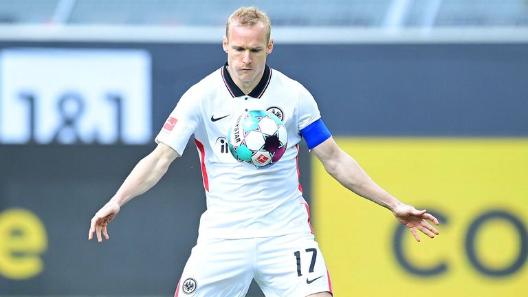 "Wenn eine Mannschaft, die schon abgestiegen ist, den Sieg mehr will als eine, die die Champions League erreichen kann, ist das sehr ernüchternd." (Frankfurts Sebastian Rode nach dem 3:4 auf Schalke) 