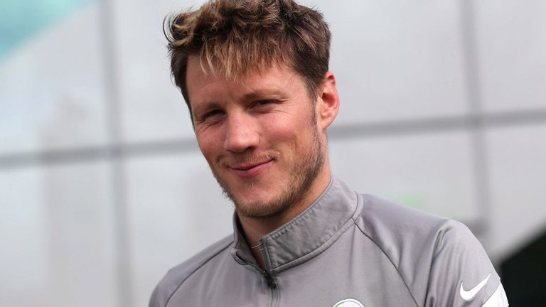 "Ich habe große Füße, aber die waren trotzdem fünf Zentimeter zu kurz." (Wolfsburgs Torjäger Wout Weghorst nach dem 2:2 gegen RB Leipzig über seine Großchance kurz vor Schluss) 