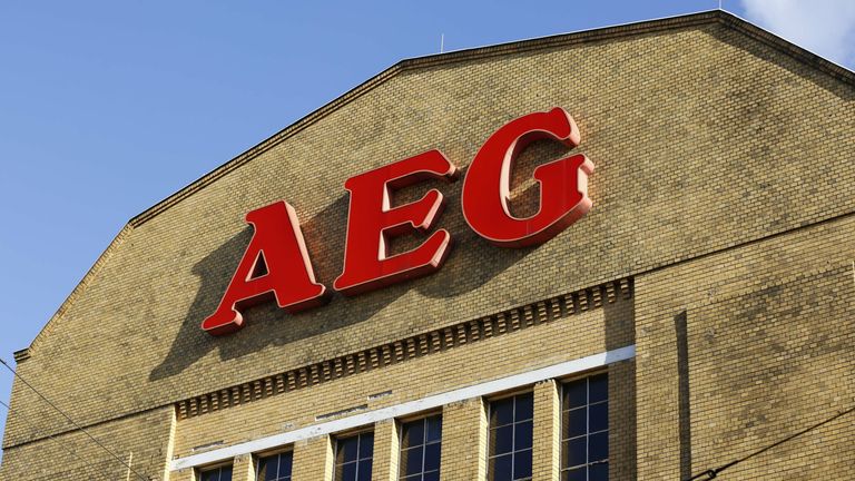 ... wurde am 2. Oktober - nach über 113 Jahren Unternehmensgeschichte –  die Firma AEG im Handelsregister von Frankfurt am Main gelöscht. Zeitweilig war das Unternehmen eins der größten Elektrokonzerne der Welt.