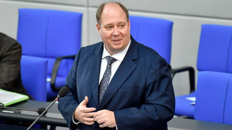 Kanzleramtsminister Helge Braun kritisiert den EM-Auftakt der Ungarn vor vollen Rängen.