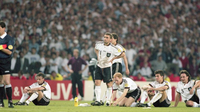 Die Deutschen fiebern dem Ende des Elfmeterschießens gegen England entgegen.de