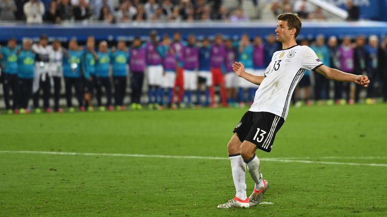 EM 2016: Elfmeter-Drama gegen Italien und Müller verschießt seinen Strafstoß. Deutschland kommt trotzdem weiter - Endergebnis: 7:6 n.E.