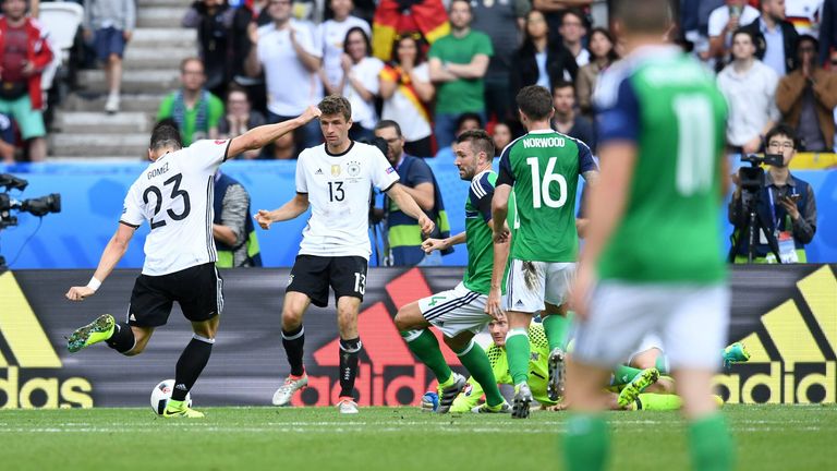 EURO 2016 in Frankreich. Nach dem 2:0-Auftaktsieg gegen die Ukrainer und dem 0:0 gegen Polen trifft das DFB-Team im dritten Gruppenspiel auf Nordirland.