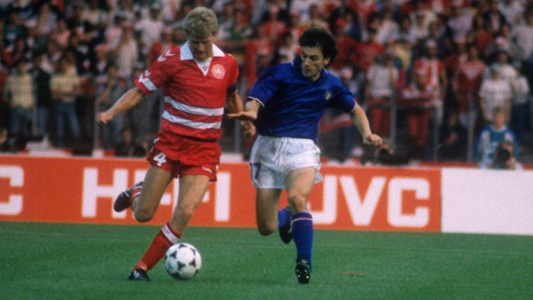 ABWEHR: Morten Olsen (Dänemark, links) – 38 Jahre und 308 Tage alt bei der EM 1988 im Spiel gegen Italien (17. Juni 1988).