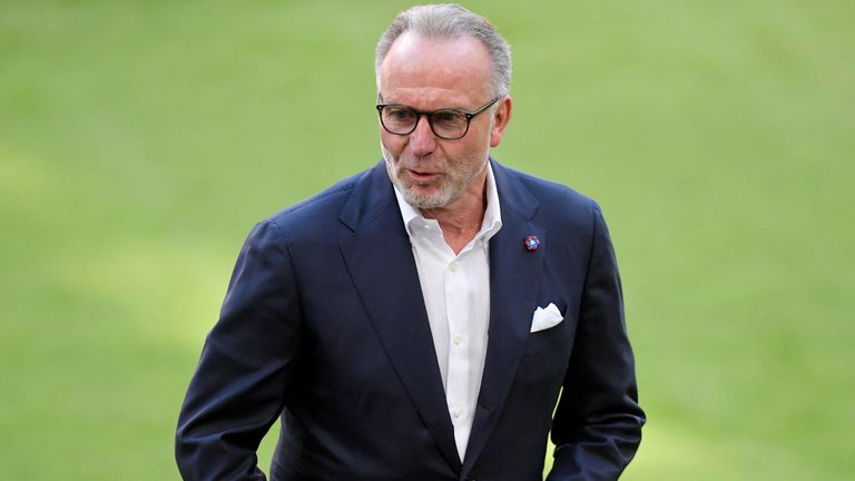 Bayerns scheidender Vorstandsvorsitzender Karl-Heinz Rummenigge kritisiert vor seinem Abschied unter anderem die finanziellen Ansprüche einiger Spieler und Berater. 