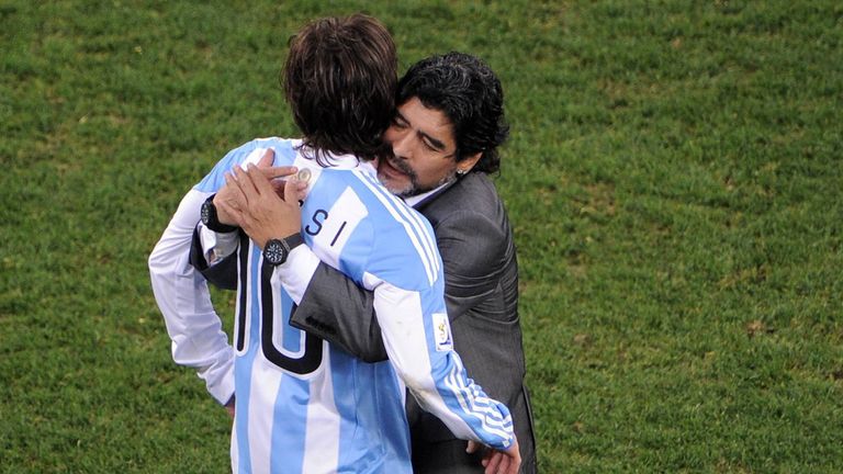 Im Viertelfinale gewinnen die Deutschen furios mit 4:0 gegen Argentinien um Trainer Diego Maradona und Superstar Lionel Messi.