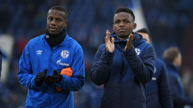 Hamza Mendyl & Rabbi Matondo (Vertrag bis 2023): Schalke will beide abgeben, doch: Beide "kann man maximal verleihen", fasst Sky Reporter Dirk große Schlarmann zusammen. Matondo war zuletzt an Stoke ausgeliehen, Mendyl ist seit Monaten verletzt.