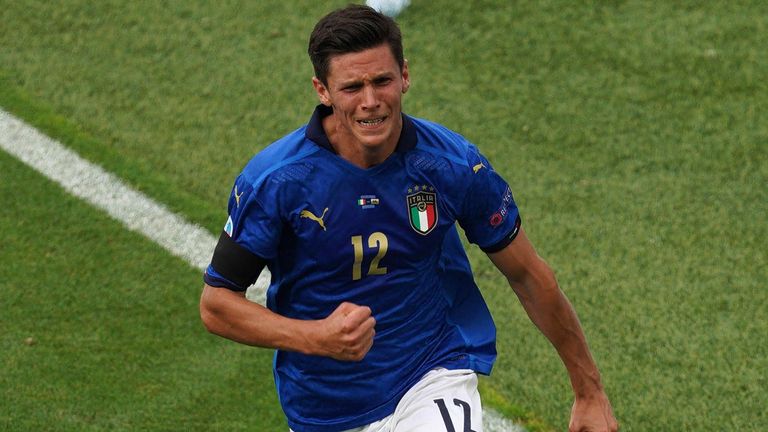 Matteo Pessina erzielt den Siegtreffer für Italien.