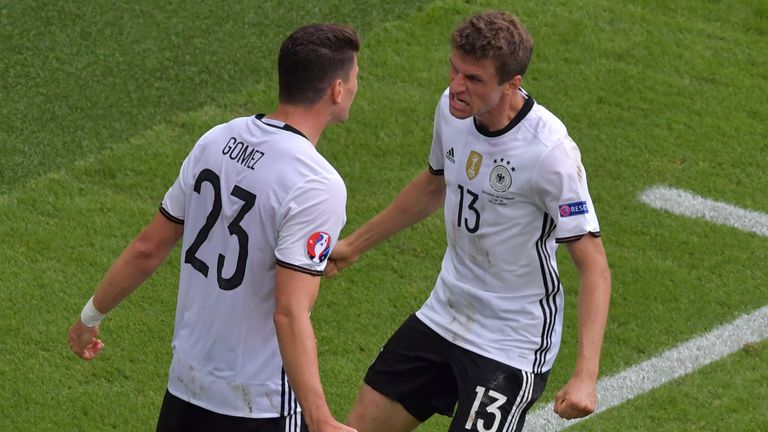 EM 2016: Gegen Nordirland legte Müller den Siegtreffer von Gomez auf, seine bisher einzige Torvorlage bei einer EM - Endergebnis 1:0