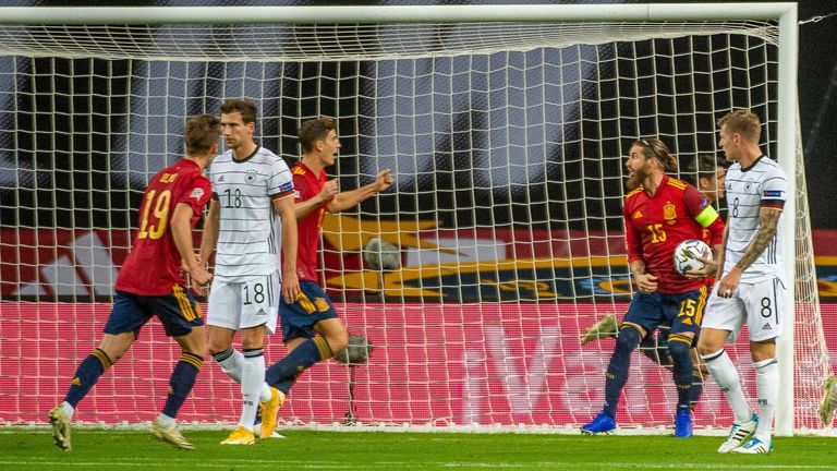 17. November 2020:Es setzt eine denkwürdige 0:6-Niederlage gegen Spanien. Der Umbruch wird stark in Frage gestellt.