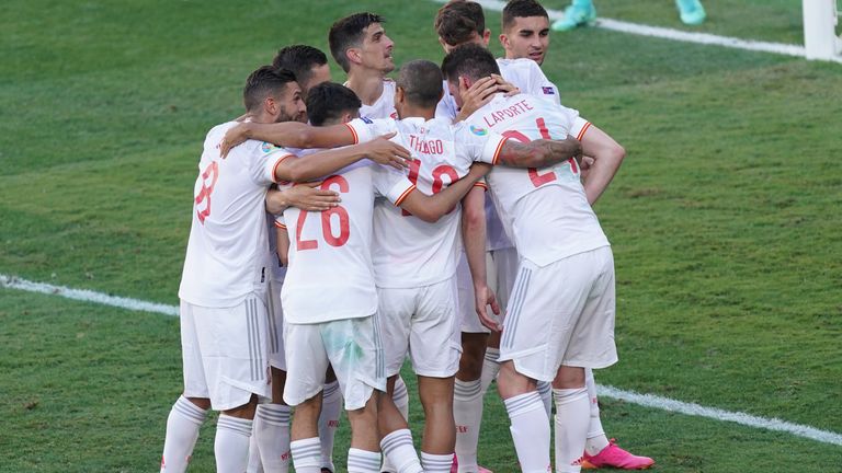 6. Spanien: Ohne Kapitän Sergio Ramos fehlt la Furia Roja die Säule in der Defensive. Gegen Schweden und Polen fehlte zudem der Punch in der Offensive, beim 5:0 gegen die Slowakei zeigten sie dagegen ihre Klasse. Im Achtelfinale wartet Kroatien.