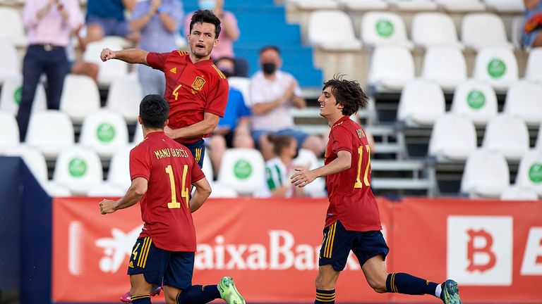 Spaniens Hugo Guillamon (oben) jubelt nach seinem Treffer während eines Freundschaftsspiels zwischen Spanien und Litauen.