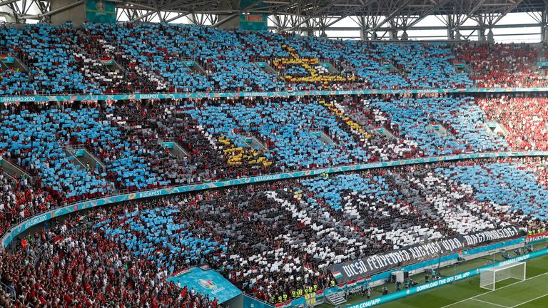 Fan-Wahnsinn in Budapest. Über 60.000 Zuschauer bei Ungarn gegen Portugal.