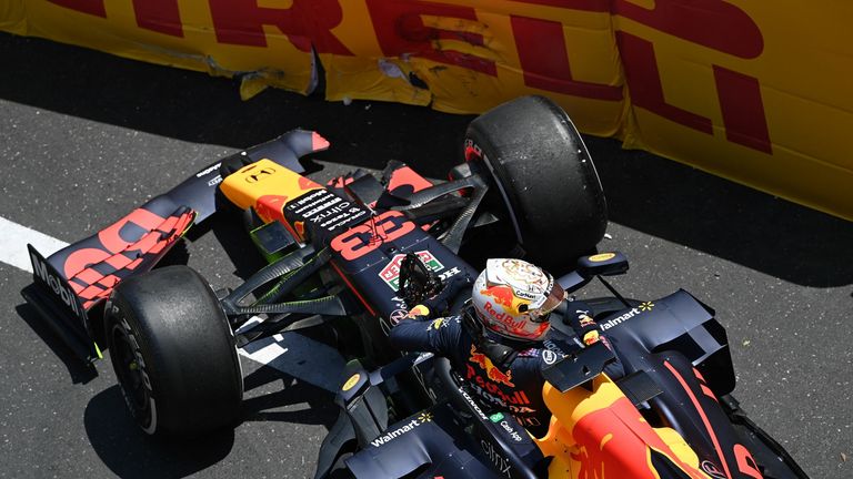 Max Verstappen crasht im Abschlusstraining.