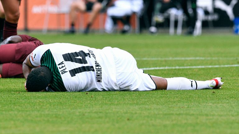 Beim Testspiel gegen den FC Metz verletzte sich Gladbach-Stürmer Alassane Plea am rechten Knie. Sein Einsatz im ersten Saisonspiel ist fraglich.