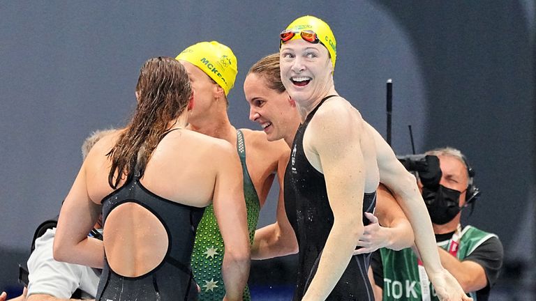 Die australische Frauenstaffel ist über 4x100 m Freistil Weltrekord geschwommen