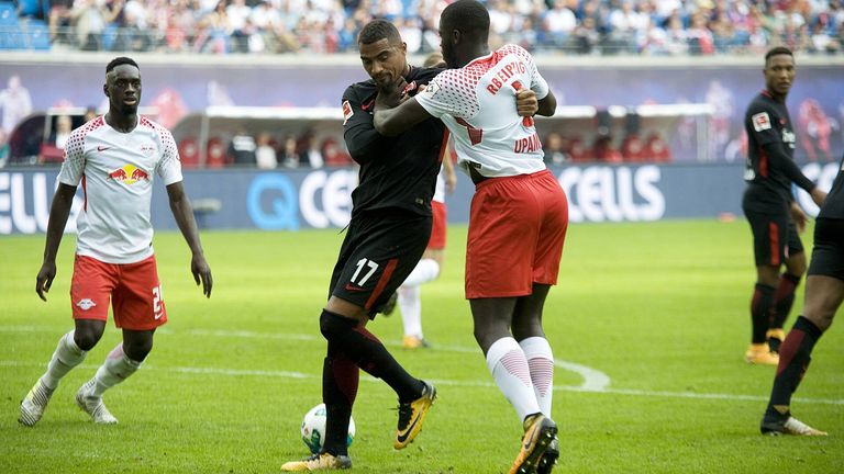 Kevin-Prince Boateng (m.) und Dayot Upamecano (r.) könnten in der kommenden Spielzeit wieder aneinandergeraten.