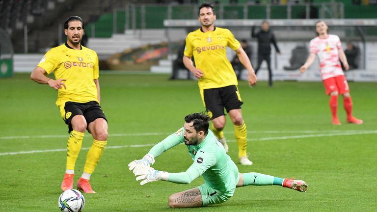 Einer der BVB-Stars muss seine Nummer abtreten.