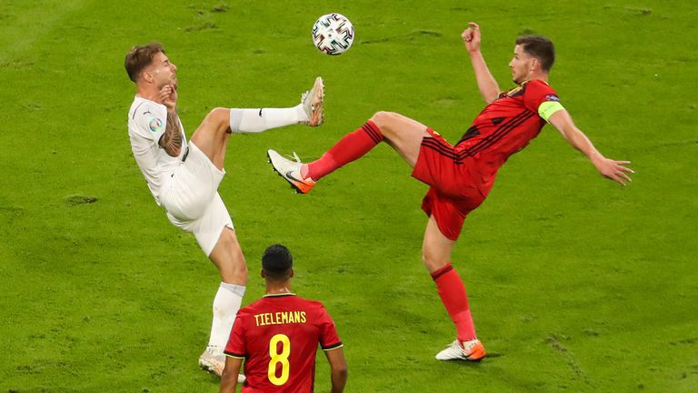 Bei dieser Aktion gegen Belgiens Jan Vertonghen verletzte sich Ciro Immobile angeblich so schwer.