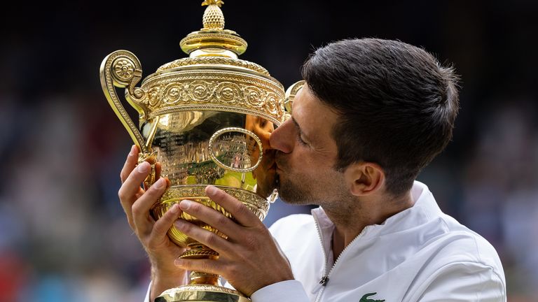 Novak Djokovic siegt in Wimbledon und holt seinen 20. Grand-Slam-Titel.