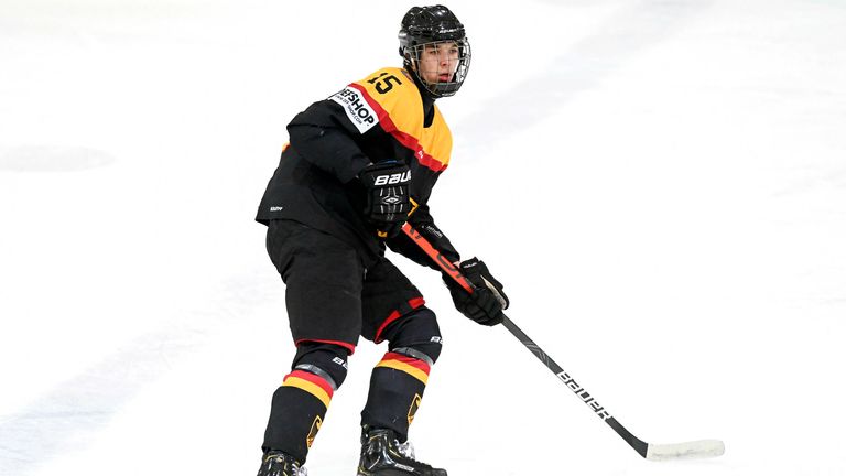 Luca Münzenberger spielt in der kommenden Saison bei den Edmonton Oilers.