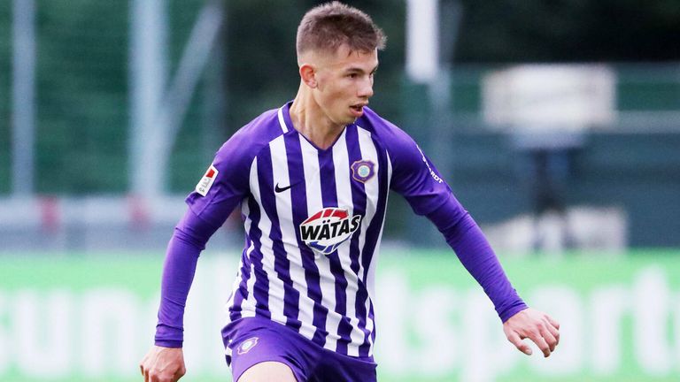 Das neue Trikot von Erzgebirge Aue für die Saison 2021/22.