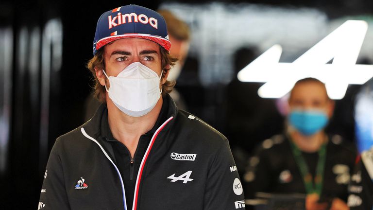 Alpine-Pilot Fernando Alonso ist nach dem Qualifying in Spielberg frustriert. 