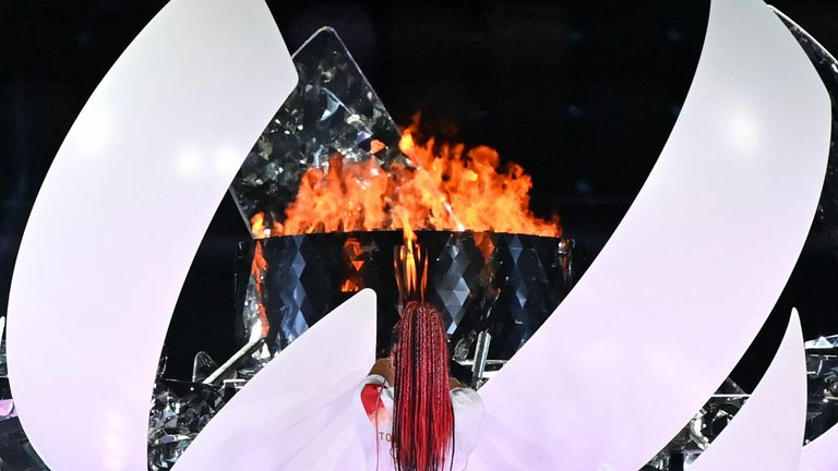 Die 32. Olympischen Spiele in Tokio sind eröffnet und das Feuer entzüdnet.