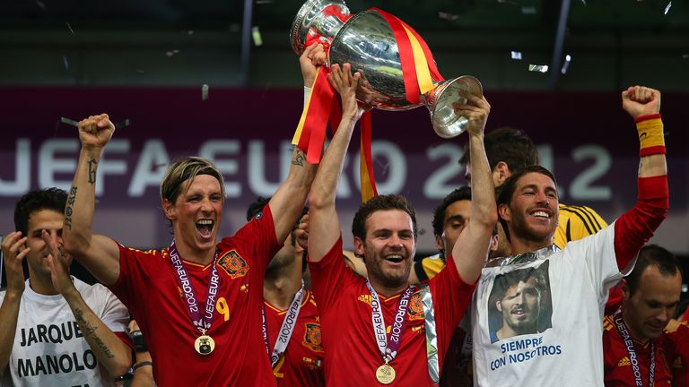 Juan Mata gewinnt 2012 mit Spanien die Europameisterschaft.