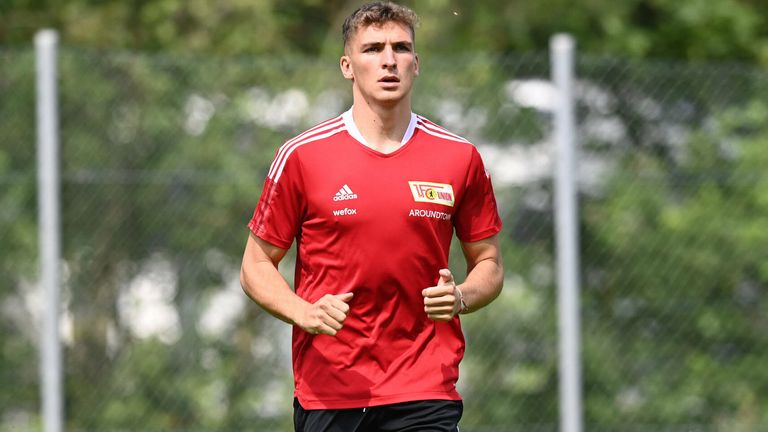 Aufgrund anhaltender Schmerzen im Leistenbereich ließ sich Union Berlins Grischa Prömel operieren. Obwohl seine Heilung gut verläuft und er sogar am Trainingslager teilnimmt, wird es für den Saisonstart sehr eng.