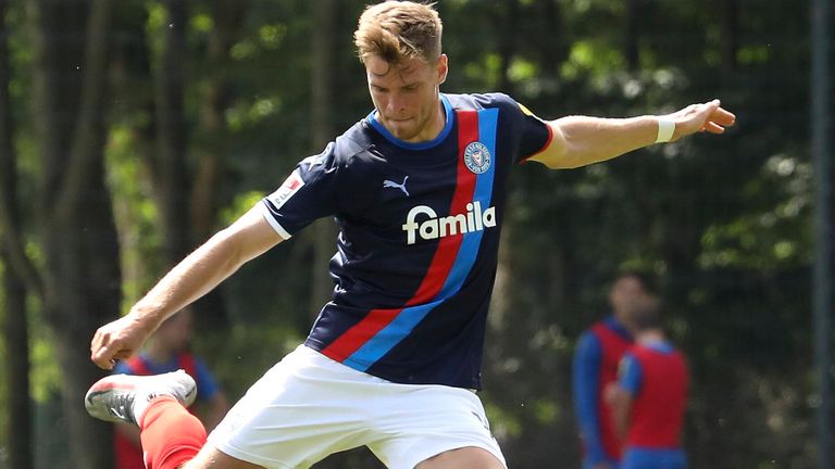 Das neue Trikot von Holstein Kiel für die Saison 2021/22.