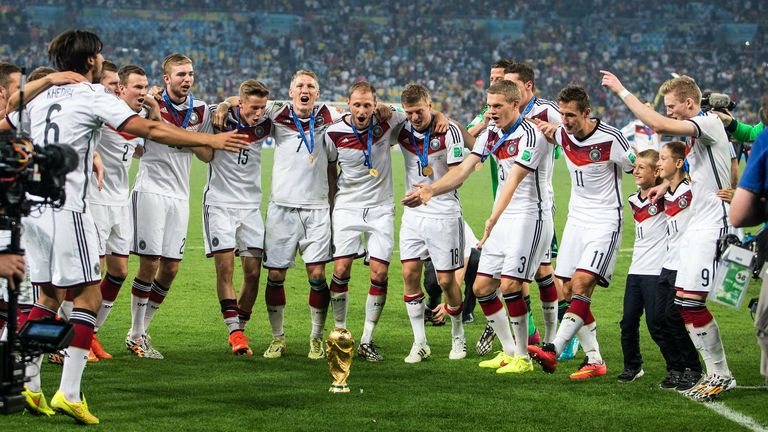 Weltmeister! Im Finale gewinnt Kroos mit der DFB-Elf gegen Argentinien mit 1:0 nach Verlängerung.