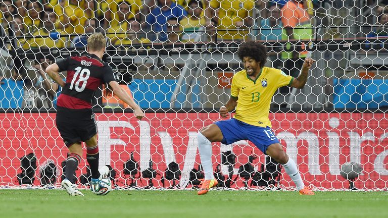 WM 2014 - WM-Halbfinale gegen Brasilien. Beim 7:1 erzielte Kroos zwei Tore binnen 69 Sekunden - der kürzeste zeitliche Abstand bei einem Doppelpack in der Geschichte des Weltturniers.