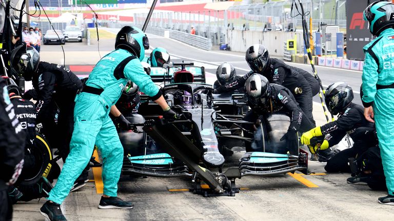 PLATZ 3: Mercedes (Lewis Hamilton) - 2,26 Sekunden - 15 Punkte.