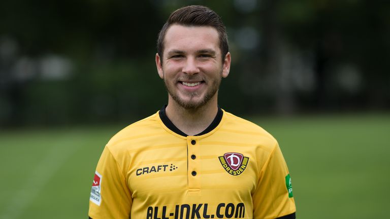 Justin Löwe von Dresden ist mit bloß 168 cm der Einzige in Liga 2 unter 170 cm und somit
der Kleinste der 2. Liga.