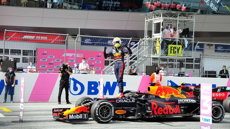 Max Verstappen baut seinen Vorsprung auf Lewis Hamilton mit seinem GP-Sieg in Österreich deutlich aus.