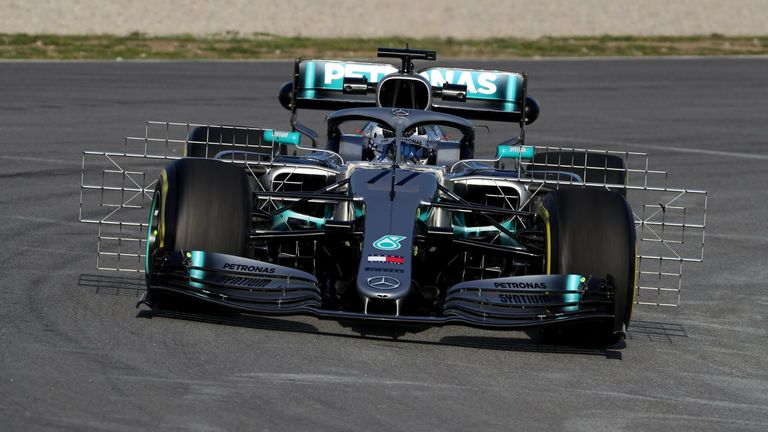 Mercedes testet die Aeroodynamik des Silberpfeils.