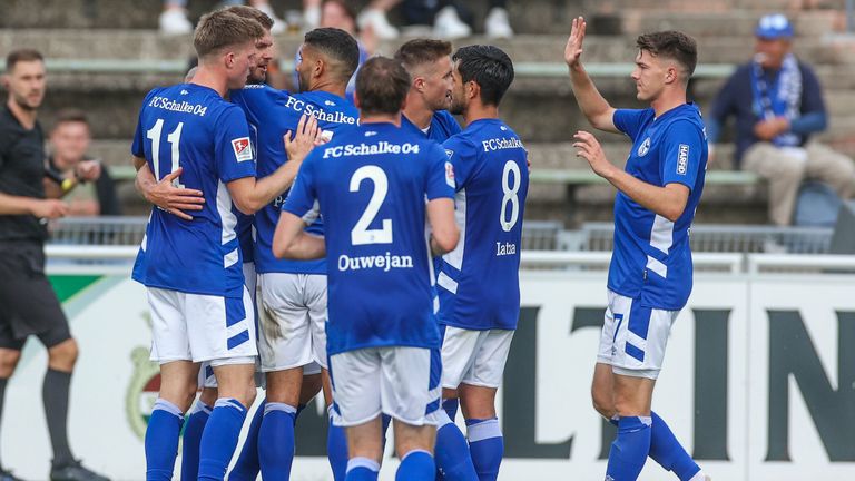 Der FC Schalke eröffnet am Freitag die Saison in der 2. Bundesliga gegen den Hamburger SV.