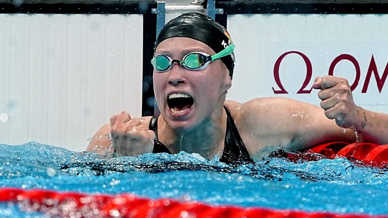 Sarah Köhler schreit ihre Freude über die gewonnene Bronzemedaille hinaus. 