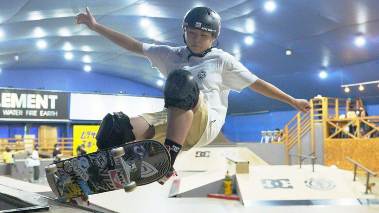 Jung und populär: Skateboarden soll junge Menschen für Olympia begeistern. Bereits bei den Olympischen Jugendspielen 2014 wurde die Sportart ausprobiert. Street und Park sind die Disziplinen. Getrennte Wettbewerbe für Mann und Frau.