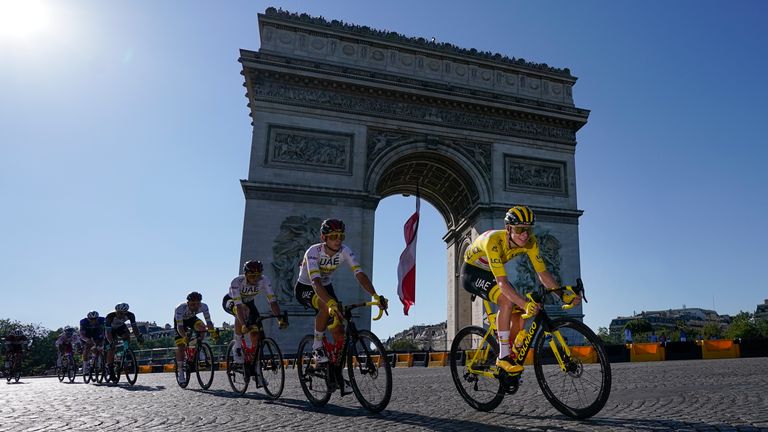 Tadej Pogacar gewinnt die 108. Tour de France.