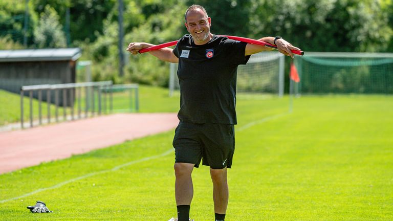Frank Schmidt von Heidenheim ist mit 238 Zweitligaspielen seit der Saison 2014/15. Seine
Amtszeit ist überhaupt die längste anhaltende eines Trainers bei einem Mannschaft in der Geschichte 
 der eingleisigen 2. Liga.