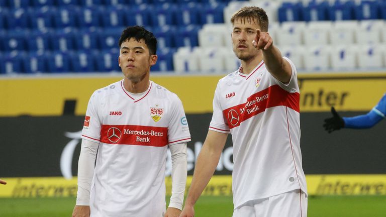 Wataru Endo (l.) und Waldemar Anton gehen als VfB-Kapitäne in die neue Saison.