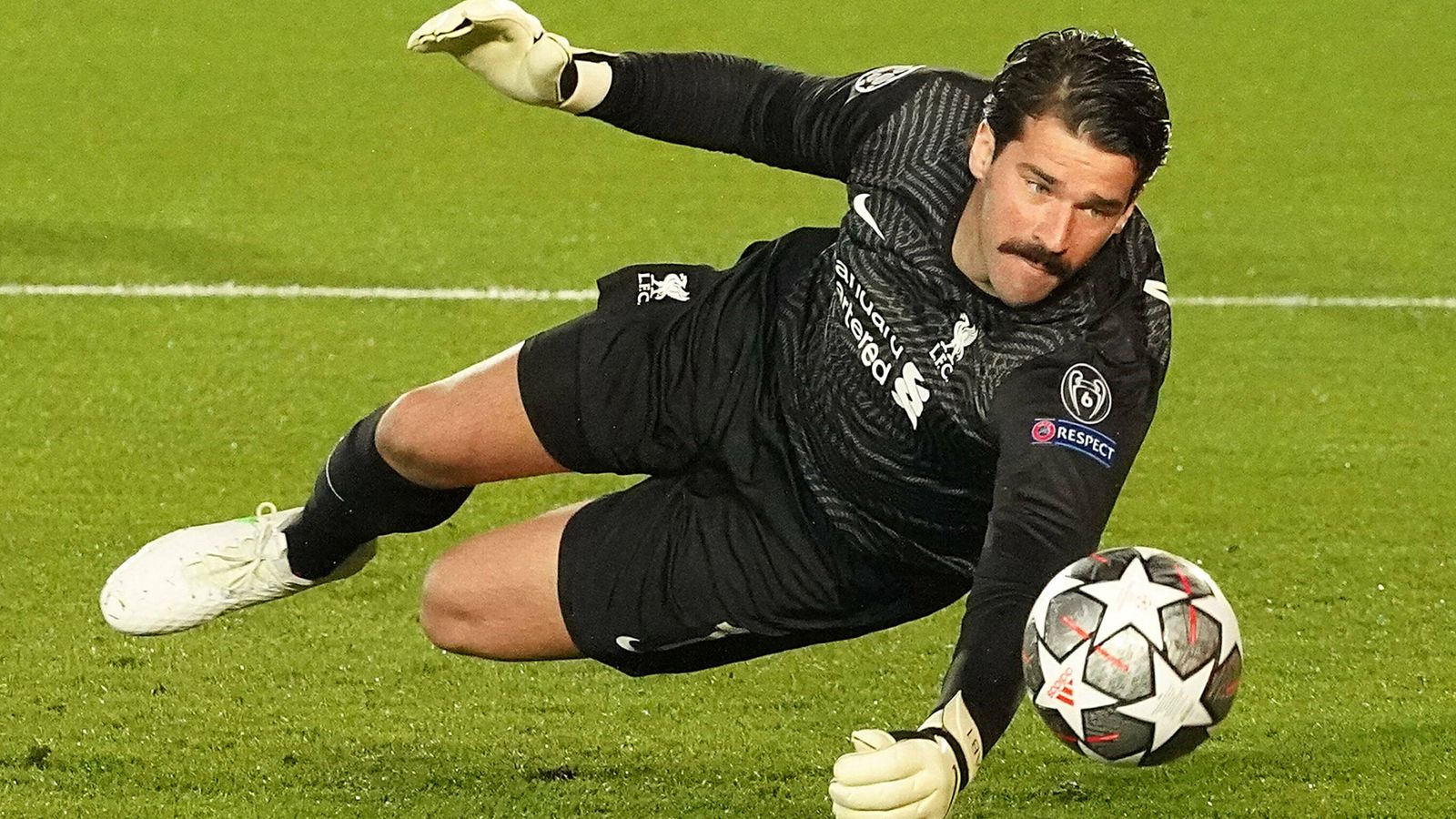 FC Liverpool News: Alisson Becker erhält langfristigen Vertrag ...