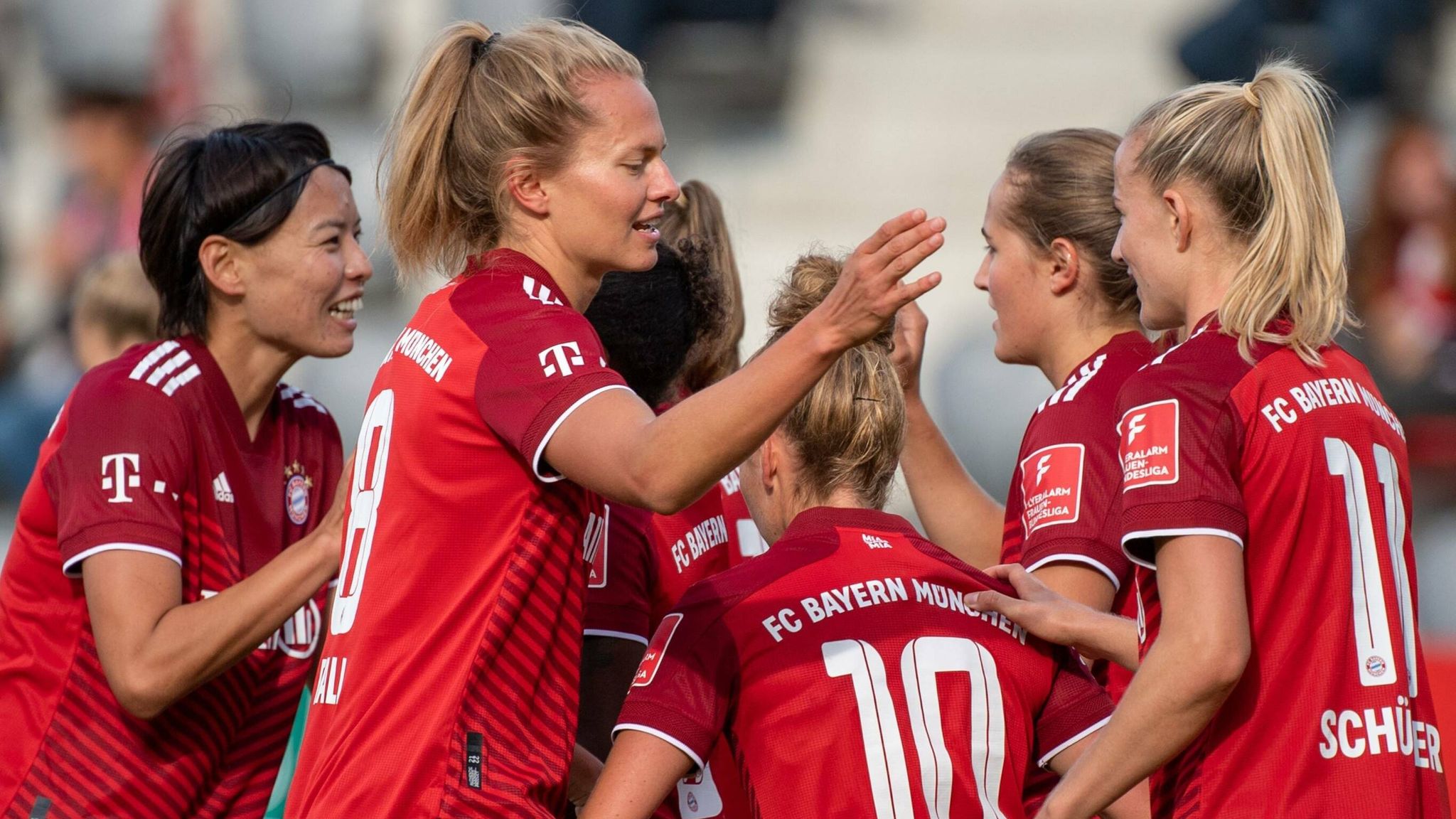 Bundesliga Frauen News: FC Bayern startet mit Torfestival gegen Werder