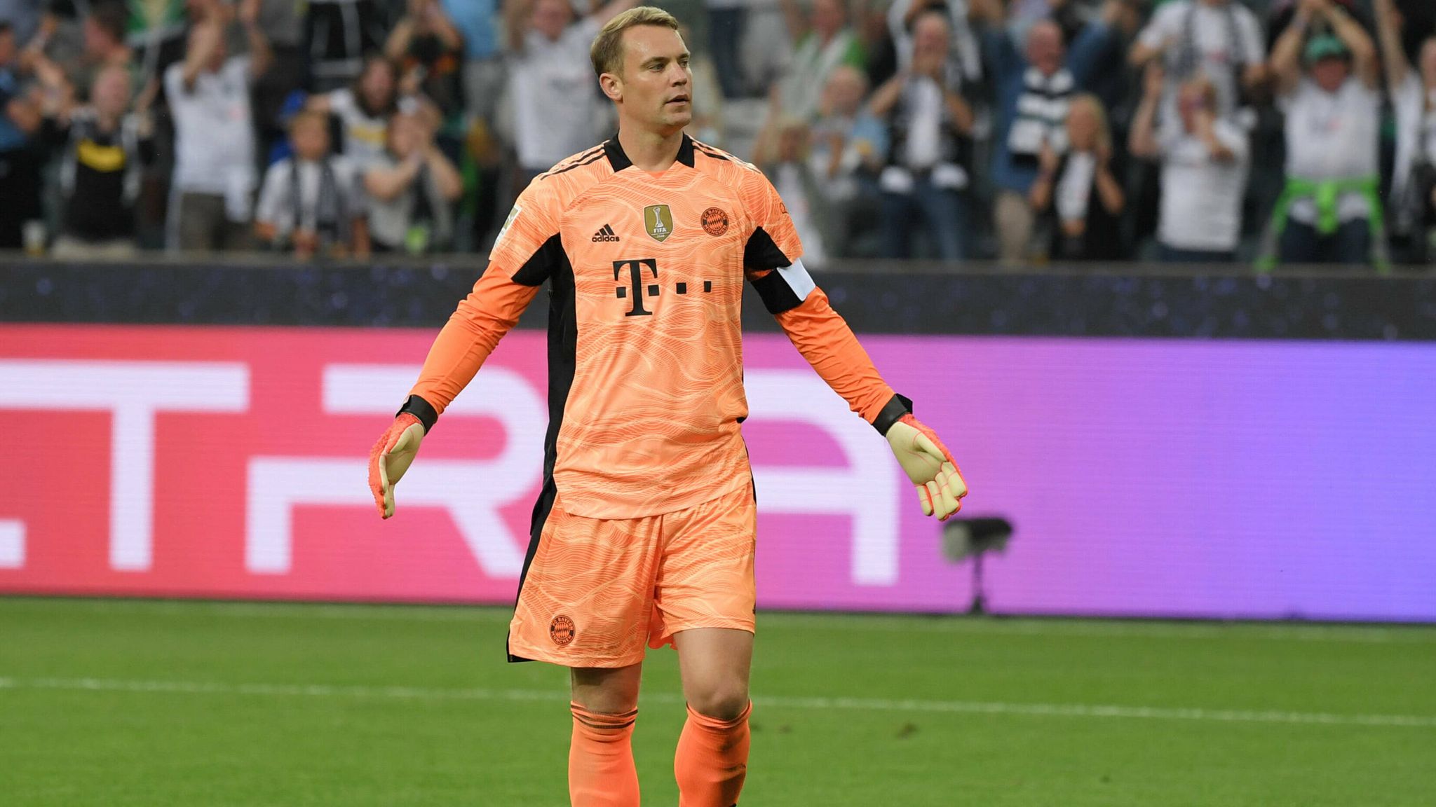 FC Bayern News: Manuel Neuer muss wegen Kapselverletzung ...