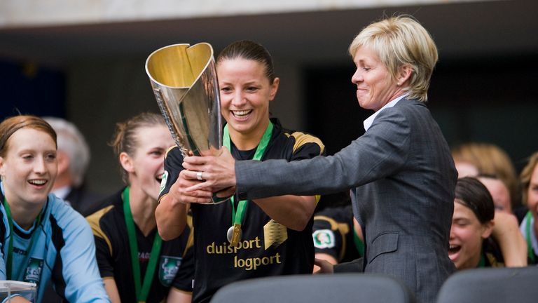 2008/2009: 1. FCR 2001 Duisburg am 30. Mai 2009 im	Olympiastadion Berlin, Finale: 1. FFC Turbine Potsdam - FCR 2001 Duisburg 0:7 (0:2)