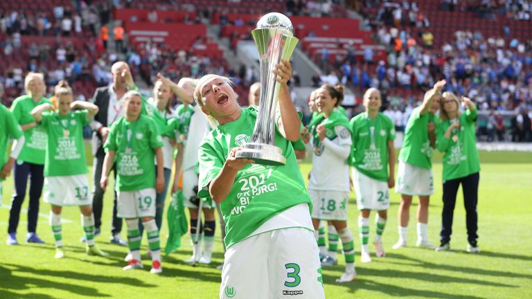 2015/2016: VfL Wolfsburg am 21. Mai 2016 im RheinEnergieStadion Köln, Finale: SC Sand - VfL Wolfsburg 1:2 (1:1)