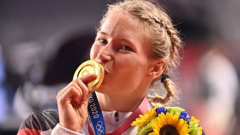 Aline Rotter-Focken gewinnt Gold im Ringen.
